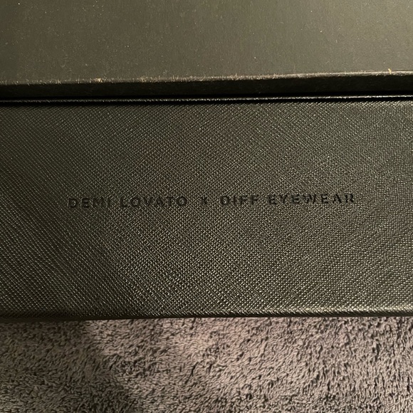 Demi Lovado x Diff Eyewear sunglasses - Picture 4 of 6